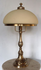 stylowa lampka na biurko, komodę, wykonana z odlewu mosiężnego, lampka z kloszem